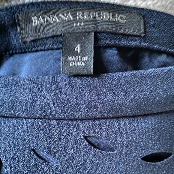 Navy Blue Mini Skirt Cutout Petals 4 Banana Republic - Picture 3 of 4